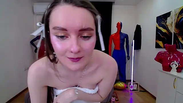 Snapshot of CloudGrace chatting on 02/20/25, 04:25 CloudGrace online show from 02/20/25, 04:25