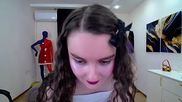 Snapshot of CloudGrace chatting on 02/23/25, 09:16 CloudGrace online show from 02/23/25, 09:16