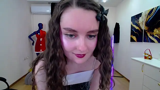 Snapshot of CloudGrace chatting on 02/24/25, 12:20 CloudGrace online show from 02/24/25, 12:20