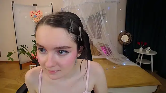 Snapshot of CloudGrace chatting on 02/26/25, 06:11 CloudGrace online show from 02/26/25, 06:11