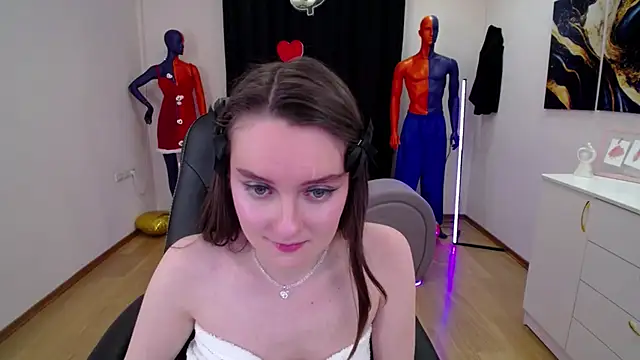Snapshot of CloudGrace chatting on 03/20/25, 06:19 CloudGrace online show from 03/20/25, 06:19