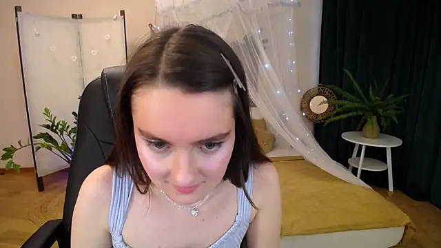Snapshot of CloudGrace chatting on 03/21/25, 09:23 CloudGrace online show from 03/21/25, 09:23