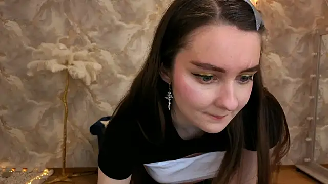 Snapshot of CloudGrace chatting on 09/14/25, 06:18 CloudGrace online show from 09/14/25, 06:18