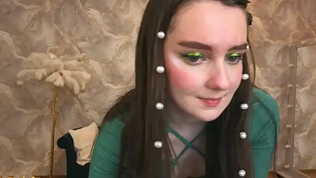 Snapshot of CloudGrace chatting on 09/18/25, 03:19 CloudGrace online show from 09/18/25, 03:19