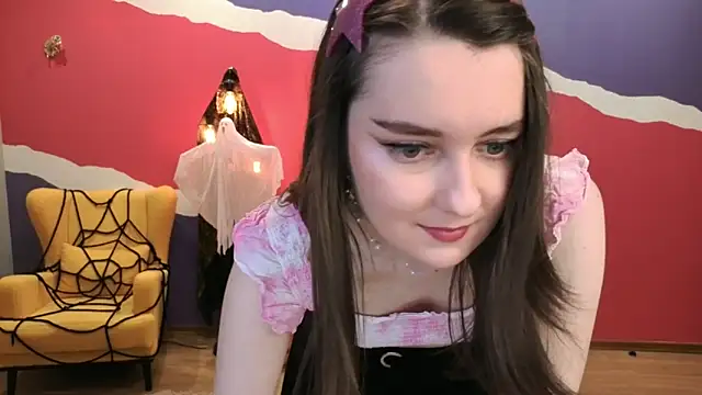 Snapshot of CloudGrace chatting on 10/26/25, 06:14 CloudGrace online show from 10/26/25, 06:14