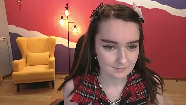 Snapshot of CloudGrace chatting on 11/16/25, 06:13 CloudGrace online show from 11/16/25, 06:13