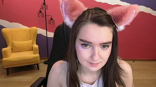 Snapshot of CloudGrace chatting on 11/26/25, 03:18 CloudGrace online show from 11/26/25, 03:18