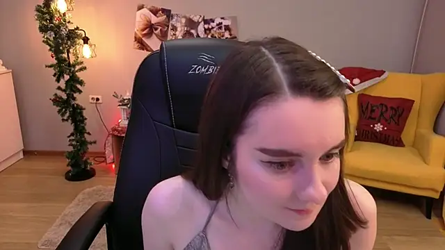 Snapshot of CloudGrace chatting on 12/13/25, 08:04 CloudGrace online show from 12/13/25, 08:04