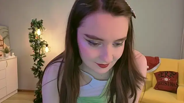 Snapshot of CloudGrace chatting on 12/15/25, 06:23 CloudGrace online show from 12/15/25, 06:23