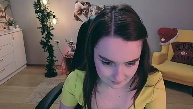 Snapshot of CloudGrace chatting on 12/18/25, 03:23 CloudGrace online show from 12/18/25, 03:23