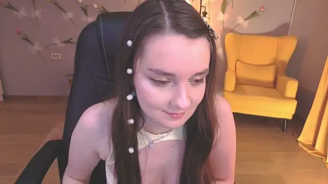 Snapshot of CloudGrace chatting on 06/27/26, 06:13 CloudGrace online show from 06/27/26, 06:13
