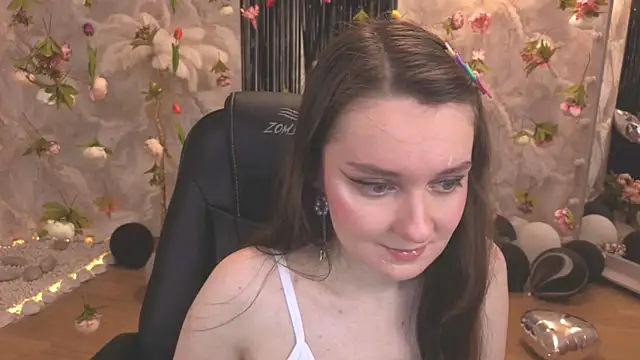 Snapshot of CloudGrace chatting on 07/23/26, 06:17 CloudGrace online show from 07/23/26, 06:17