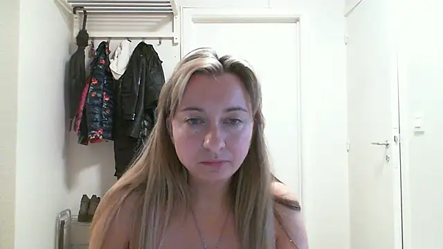 SusanCurt online show from 10/10/25, 08:02