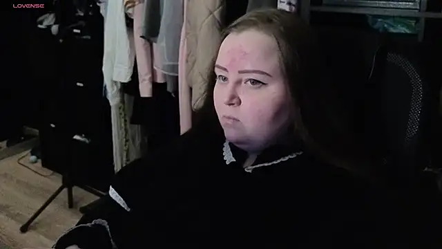 EMMA  CONNOR online show from 10/17/25, 12:01