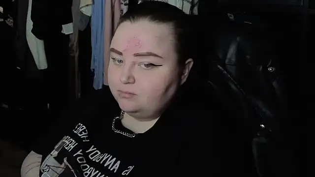 EMMA  CONNOR online show from 11/28/25, 09:06