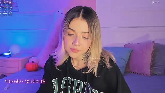 Snapshot of _Tammara_ chatting on 11/10/25, 08:19 Tammara online show from 11/10/25, 08:19