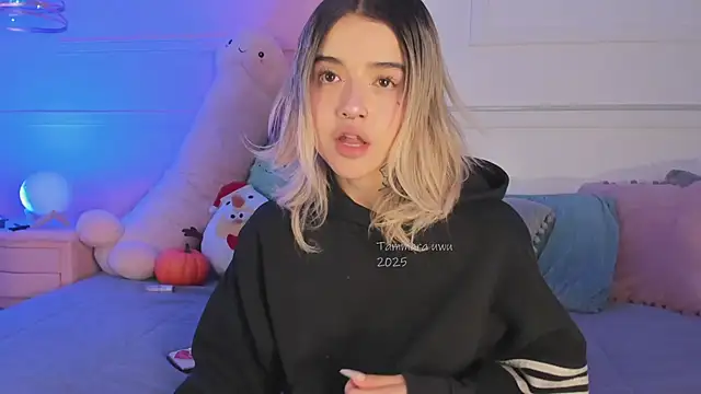 Snapshot of _Tammara_ chatting on 11/14/25, 05:55 Tammara online show from 11/14/25, 05:55