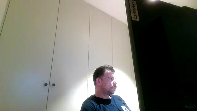Snapshot of mrbigballs chatting on 10/14/25, 04:35 mrbigballs online show from 10/14/25, 04:35