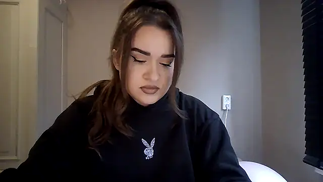 avajade online show from 11/25/25, 10:59