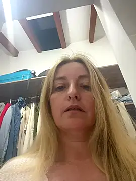 moniquerainx online show from 12/14/25, 11:42