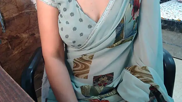 Snapshot of Eliabhabhi@xh chatting on 05/13/26, 10:12 Eliabhabhixh online show from 05/13/26, 10:12