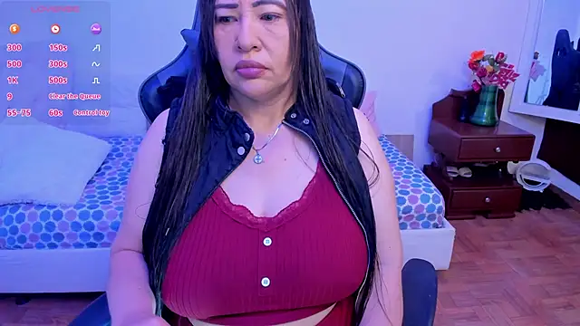 esmeralda milf online show from 10/17/25, 12:19