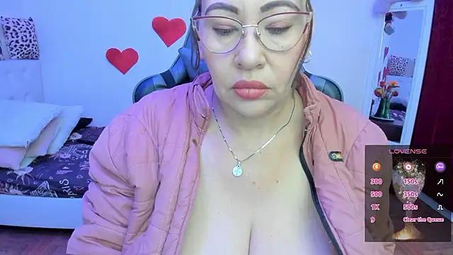 esmeralda milf online show from 02/23/26, 01:52