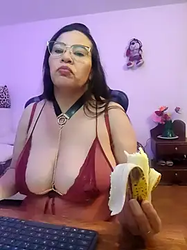 esmeralda milf online show from 03/10/26, 08:14