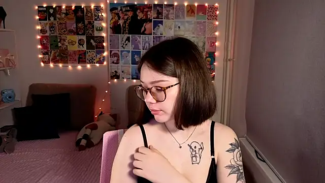 Snapshot of MilenaSaint chatting on 03/01/25, 03:32 MilenaSaint online show from 03/01/25, 03:32