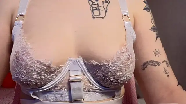 Snapshot of MilenaSaint chatting on 03/02/25, 03:13 MilenaSaint online show from 03/02/25, 03:13