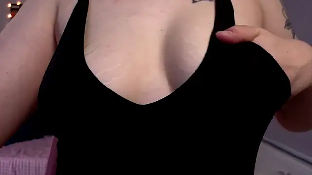 Snapshot of MilenaSaint chatting on 03/12/25, 03:35 MilenaSaint online show from 03/12/25, 03:35