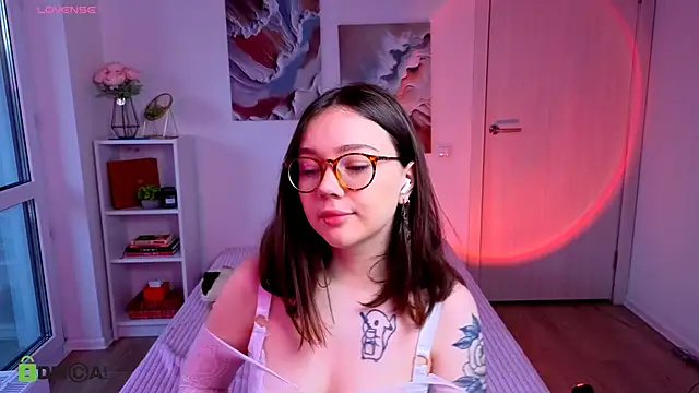 Snapshot of MilenaSaint chatting on 09/28/25, 04:18 MilenaSaint online show from 09/28/25, 04:18