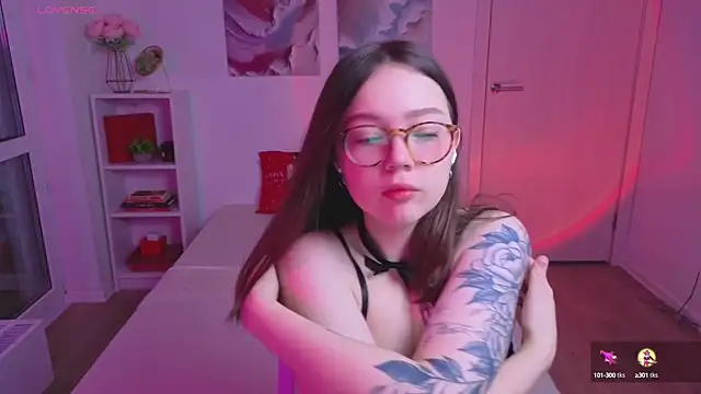 Snapshot of MilenaSaint chatting on 10/21/25, 05:08 MilenaSaint online show from 10/21/25, 05:08