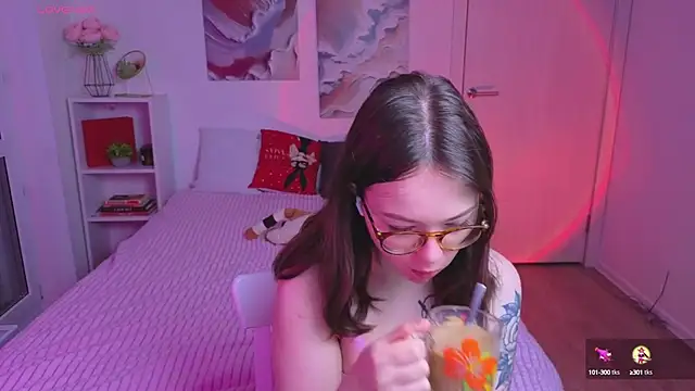 Snapshot of MilenaSaint chatting on 10/25/25, 04:20 MilenaSaint online show from 10/25/25, 04:20