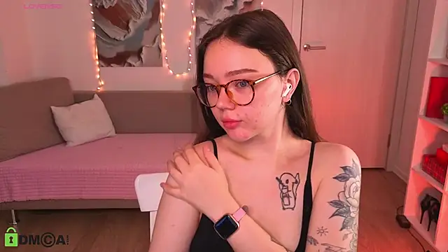 Snapshot of MilenaSaint chatting on 11/21/25, 05:17 MilenaSaint online show from 11/21/25, 05:17