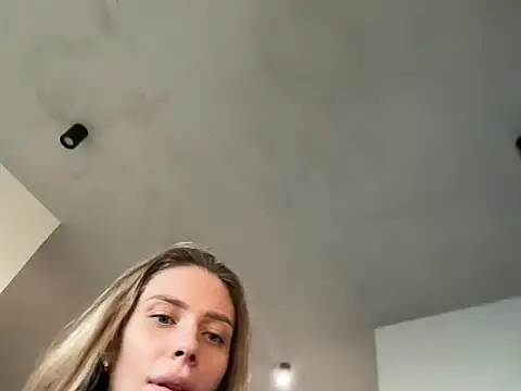 Iris cherry online show from 12/17/25, 01:17