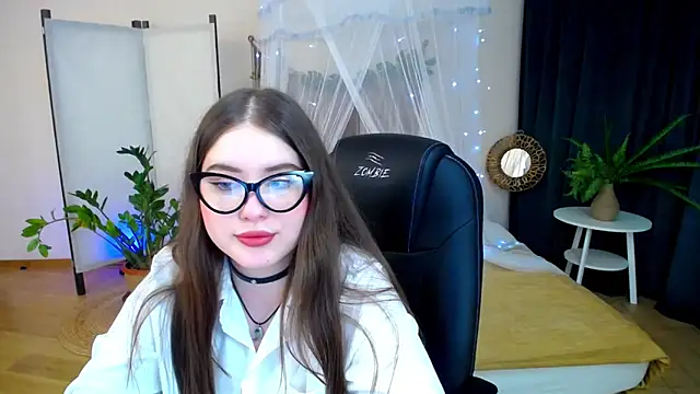 NicoleFoxery online show from 02/06/25, 09:17