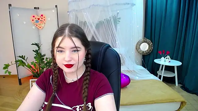 NicoleFoxery online show from 02/19/25, 06:32