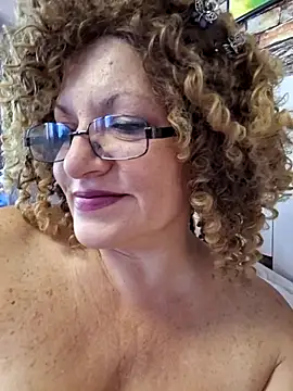 Snapshot of Hot_Azaleea chatting on 10/19/25, 05:41 Hot Azaleea online show from 10/19/25, 05:41
