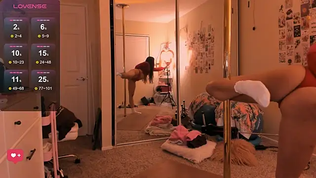 Evie-Luna online show from 10/12/25, 02:43