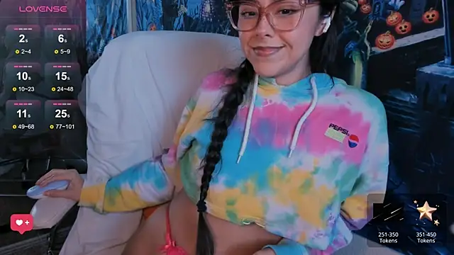 Evie-Luna online show from 10/26/25, 11:20