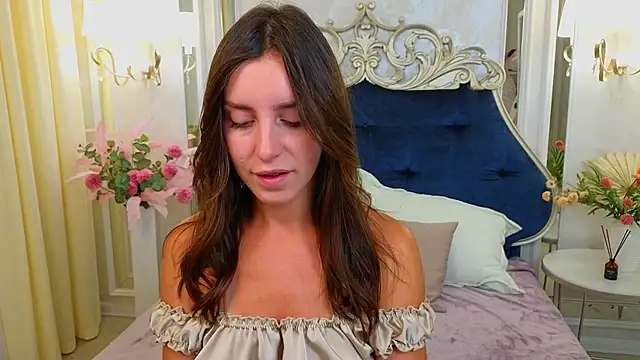 Snapshot of Ariana_Petite chatting on 06/15/26, 12:13 Ariana Petite online show from 06/15/26, 12:13