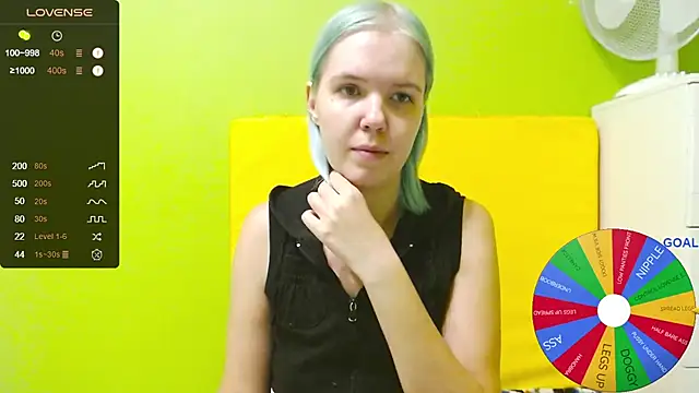 Snapshot of Ultra_Meow chatting on 10/24/25, 02:35 Ultra Meow online show from 10/24/25, 02:35