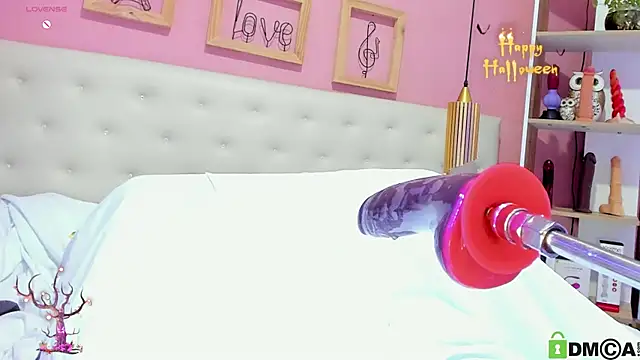 leylla  online show from 10/24/25, 09:00