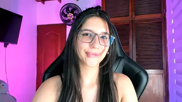 Snapshot of Luniverse chatting on 11/05/25, 08:42 Luniverse online show from 11/05/25, 08:42