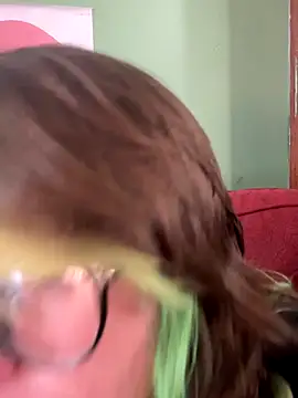 Snapshot of Bubblesgotcakee chatting on 09/09/25, 05:23 Bubblesgotcakee online show from 09/09/25, 05:23