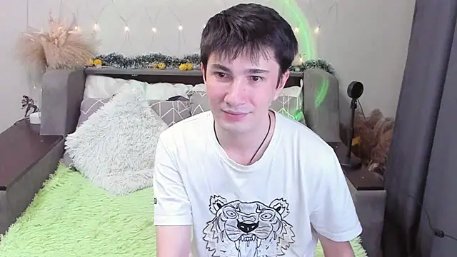 Yumi steve online show from 10/31/25, 12:06