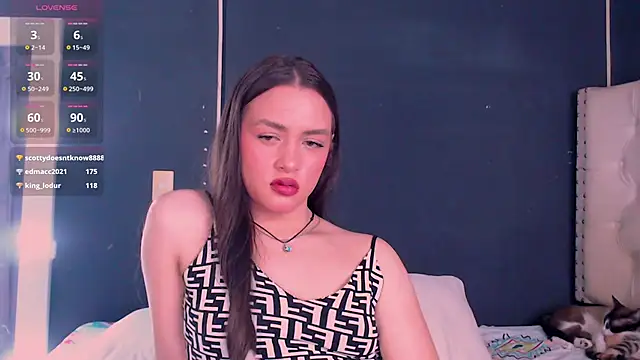 Snapshot of valen_thompson chatting on 12/15/24, 03:56 valen thompson online show from 12/15/24, 03:56