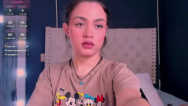 Snapshot of valen_thompson chatting on 01/08/25, 11:30 valen thompson online show from 01/08/25, 11:30