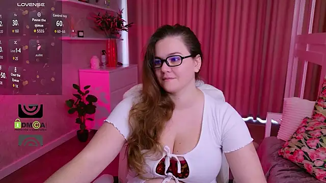 Snapshot of KellyKleine chatting on 06/18/26, 06:46 KellyKleine online show from 06/18/26, 06:46